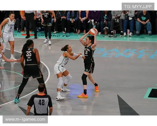 自由人卫冕征程即将启幕，约内斯库伤愈复出参与合练